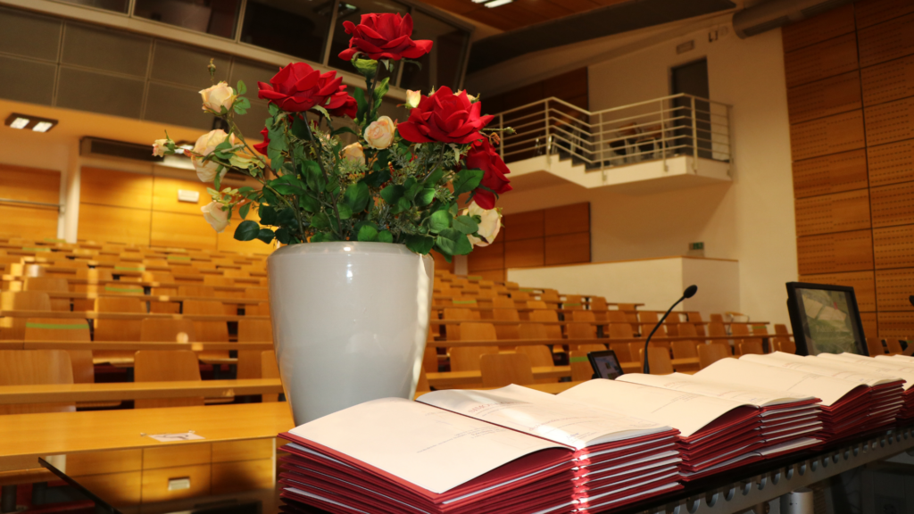 svečana podelitev diplomskih listin za študij na 1. stopnji na Fakulteti za upravo